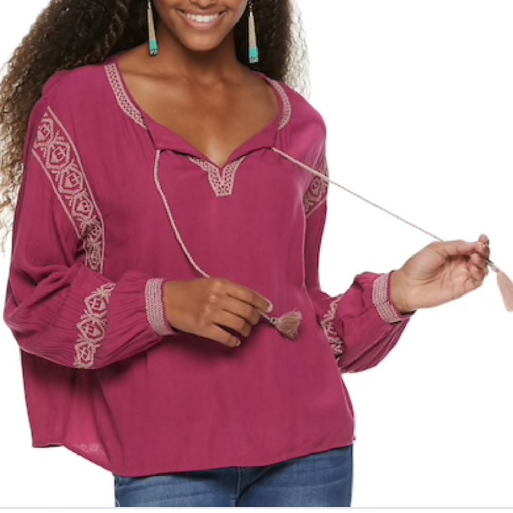 NWT Mudd Embroidered Peasant Top